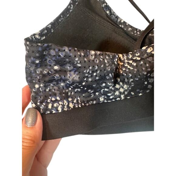 Victoria’s Secret Women’s Black Lightweight Padded Crisscross Sports Bra Sz 36B - Picture 6 of 8